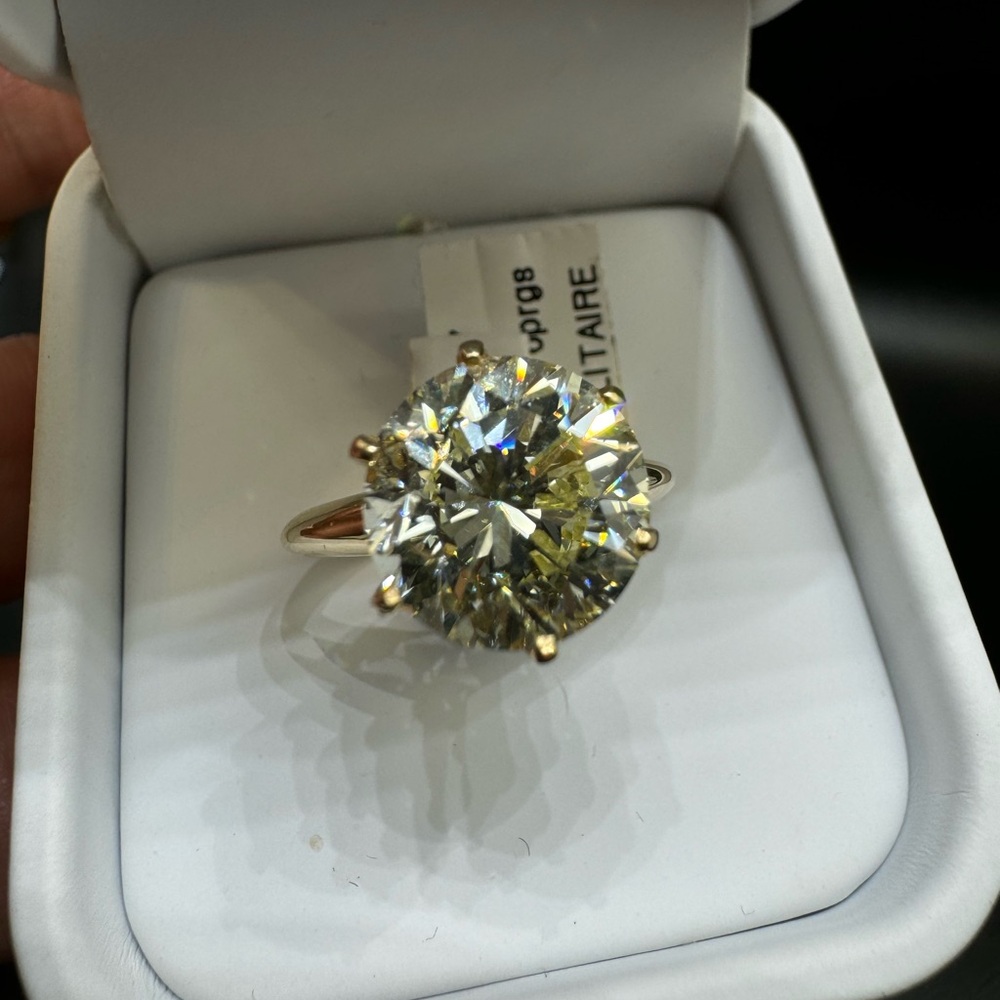 5.01 carat Diamond ring GIA certified